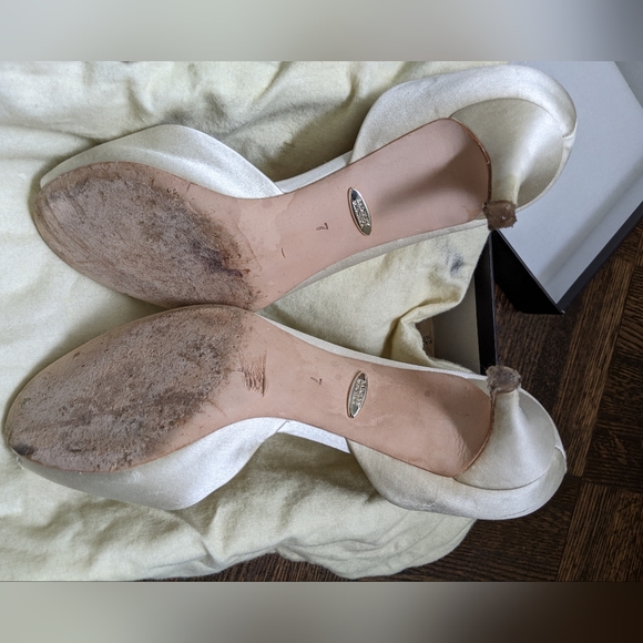 dress and accessories - Picture 13 of 13